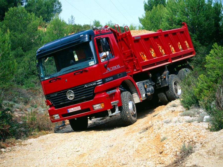  Mercedes-Benz Actros 3331 1997 года  (фото 1 из 9)